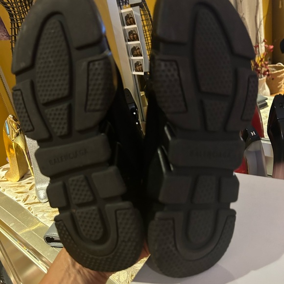 CLOSET CLEANING - Graffiti Trainers - Made in China! Fits like an 8.5. - Picture 3 of 6